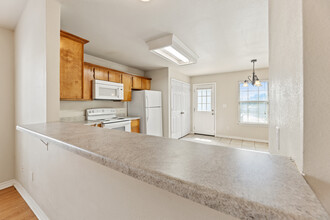 102 Sendero Dr, Unit 102 in Huntsville, TX - Building Photo - Building Photo