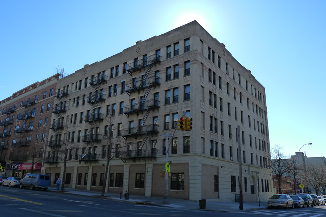 940 Tiffany St in Bronx, NY - Foto de edificio - Building Photo