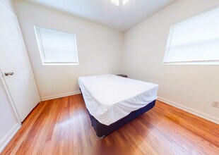 1649 Airport Dr in Tallahassee, FL - Building Photo - Building Photo
