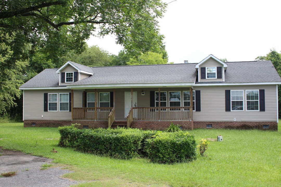 1562 Newell Rd in Snow Hill, NC - Foto de edificio