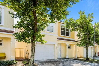 997 SW 15th St in Deerfield Beach, FL - Building Photo - Building Photo