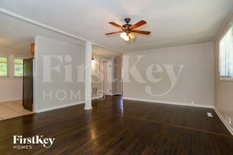 900 NE 62nd St in Gladstone, MO - Building Photo - Building Photo