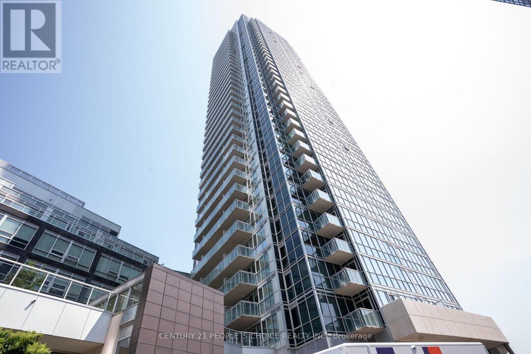 2908-2908 Hwy 7 in Vaughan, ON - Building Photo