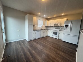 18030 Sanibel Cir in Noblesville, IN - Foto de edificio - Building Photo