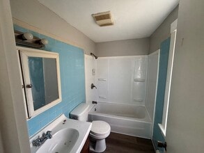 618 Farnsworth Ave in Clairton, PA - Building Photo - Building Photo