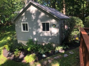 11 Kellogg St in Clinton, NY - Building Photo - Building Photo