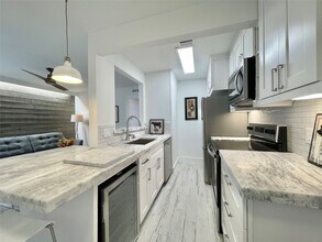 1855 Portsmouth St in Houston, TX - Building Photo - Building Photo