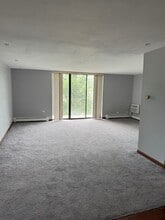 4711 St Joseph Creek Rd in Lisle, IL - Building Photo - Building Photo