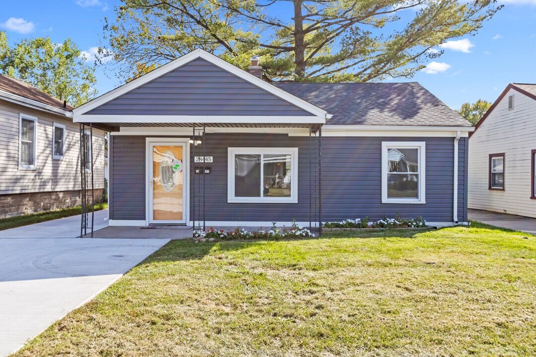 28445 Donnelly St in Garden City, MI - Building Photo