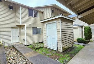 1334 NE Jasmine Ln in Bremerton, WA - Building Photo