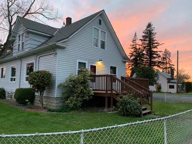 property at 304 W Illinois St