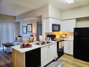 Vintage at Marine View Senior 55+ in Everett, WA - Foto de edificio - Building Photo