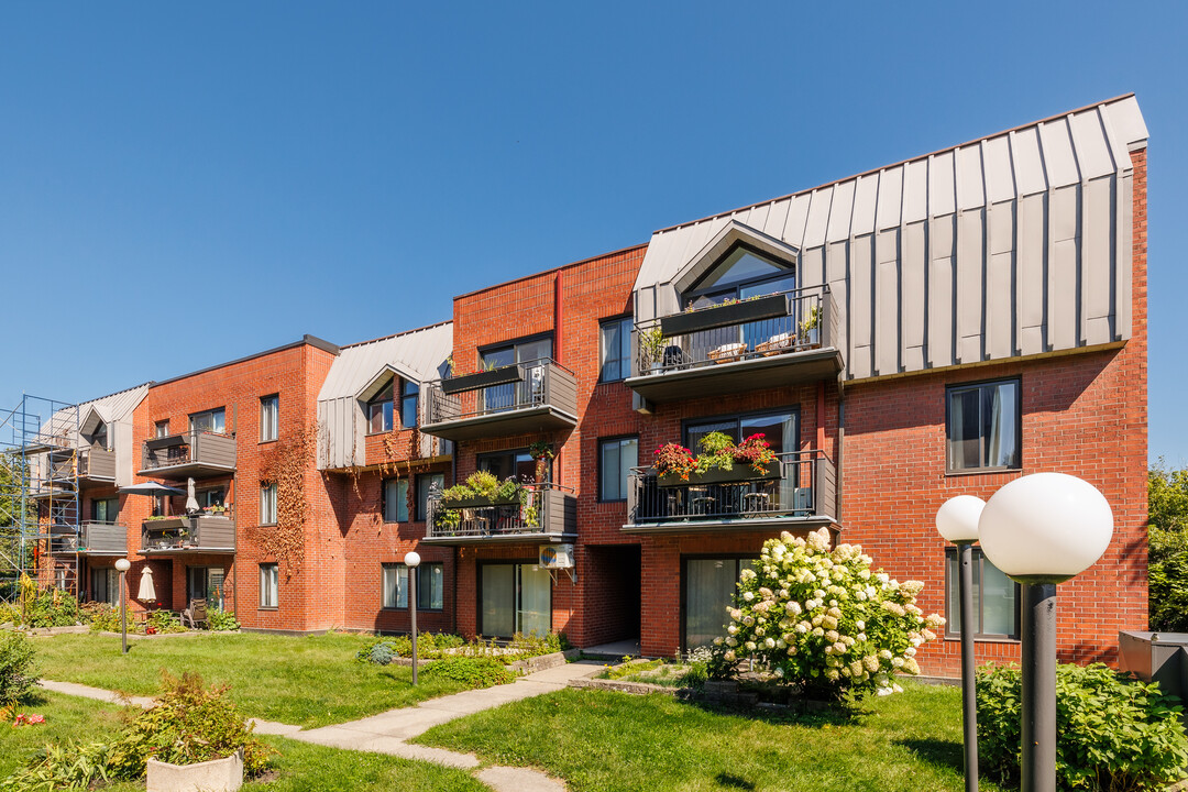 1900 Saint-Jacques Rue in Montréal, QC - Building Photo