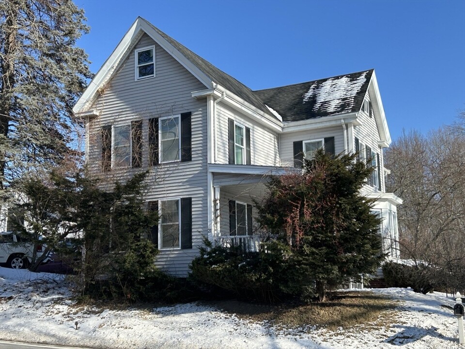 21 Bridge Rd in Salisbury, MA - Building Photo