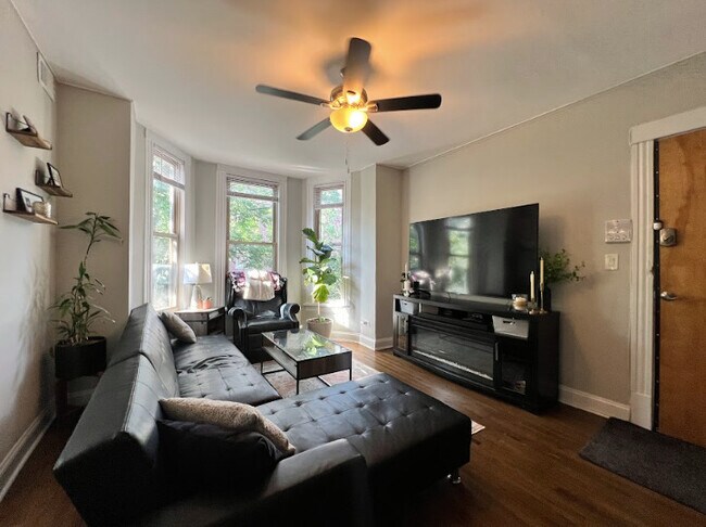 2258 N Kimball Ave in Chicago, IL - Building Photo - Building Photo