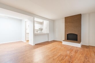 Hearthwood in Charlottesville, VA - Foto de edificio - Building Photo