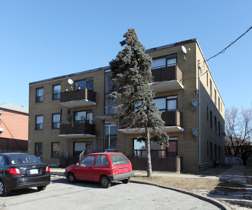 2605 Keele St in Toronto, ON - Building Photo