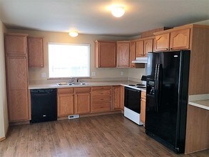 16144 Prairie Creek Loop SE in Yelm, WA - Building Photo - Building Photo