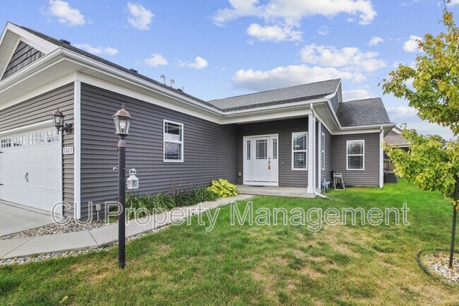 3003 E Stillwater Landing in Urbana, IL - Building Photo - Building Photo