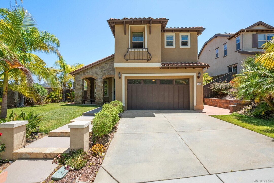 7098 Sitio Corazon in Carlsbad, CA - Building Photo