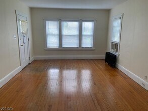 33 Lincoln Pl in Waldwick, NJ - Building Photo - Building Photo