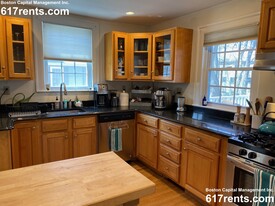 22 Cleveland Rd in Wellesley, MA - Building Photo