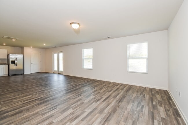 32 Oxford Ln in Kingston, GA - Foto de edificio - Building Photo