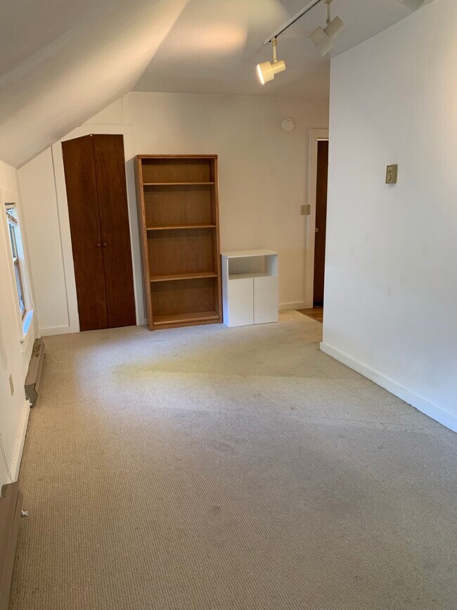 84 Lincoln Ave, Unit 841/2