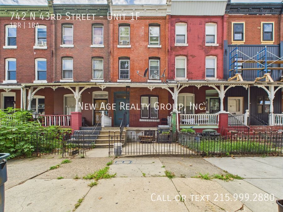 742 N 43rd St in Philadelphia, PA - Building Photo