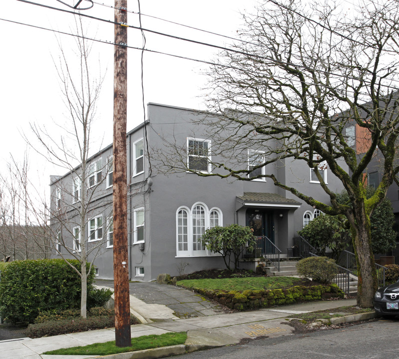 1936 NW Raleigh St in Portland, OR - Building Photo