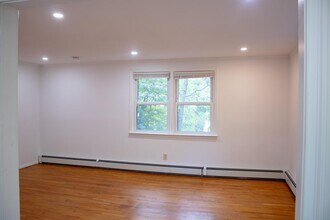 64 B Polk Ave in East Northport, NY - Building Photo - Building Photo