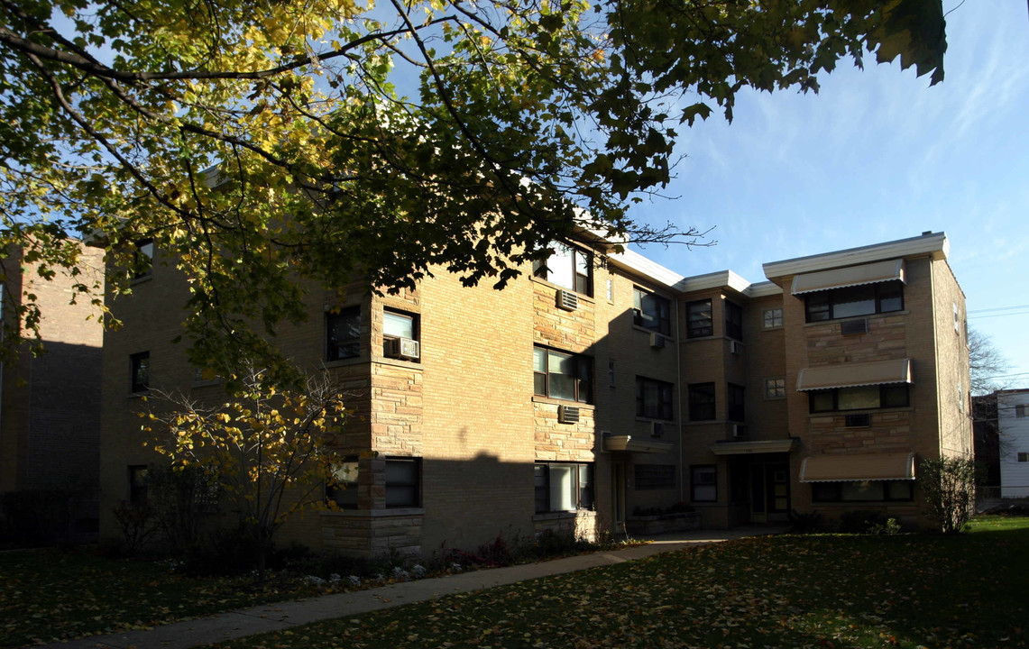 335 Custer Ave in Evanston, IL - Building Photo