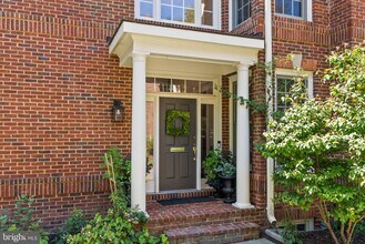 4825 26th St N in Arlington, VA - Foto de edificio - Building Photo