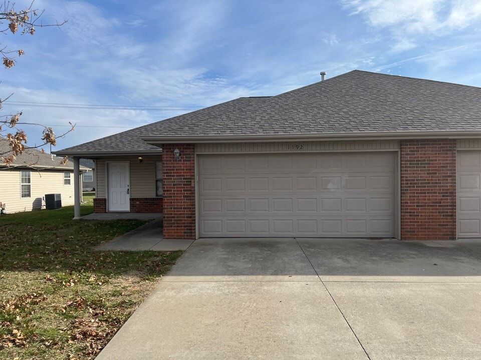1188-1192 N Northwood Ave in Republic, MO - Building Photo