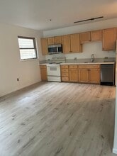 1134 SW Jefferson St, Unit 206 in Portland, OR - Building Photo - Building Photo