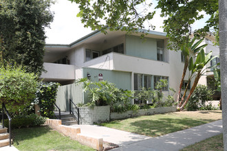 305 S Rexford Dr in Beverly Hills, CA - Building Photo - Building Photo