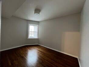 2338 N Avers Ave, Unit B in Chicago, IL - Foto de edificio - Building Photo