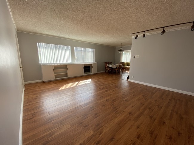 5208 Wilkinson Ave, Unit 4