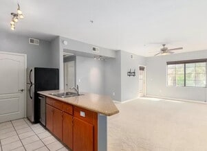 5302 E Van Buren St, Unit 3046 in Phoenix, AZ - Foto de edificio - Building Photo