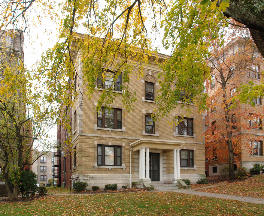 435 Farmington Ave in Hartford, CT - Building Photo