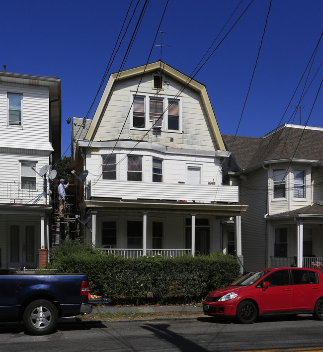 148 W Lincoln Ave in Mount Vernon, NY - Building Photo - Building Photo