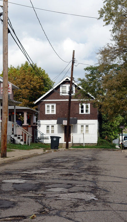 821-823 Lee Ext Dr in Akron, OH - Building Photo