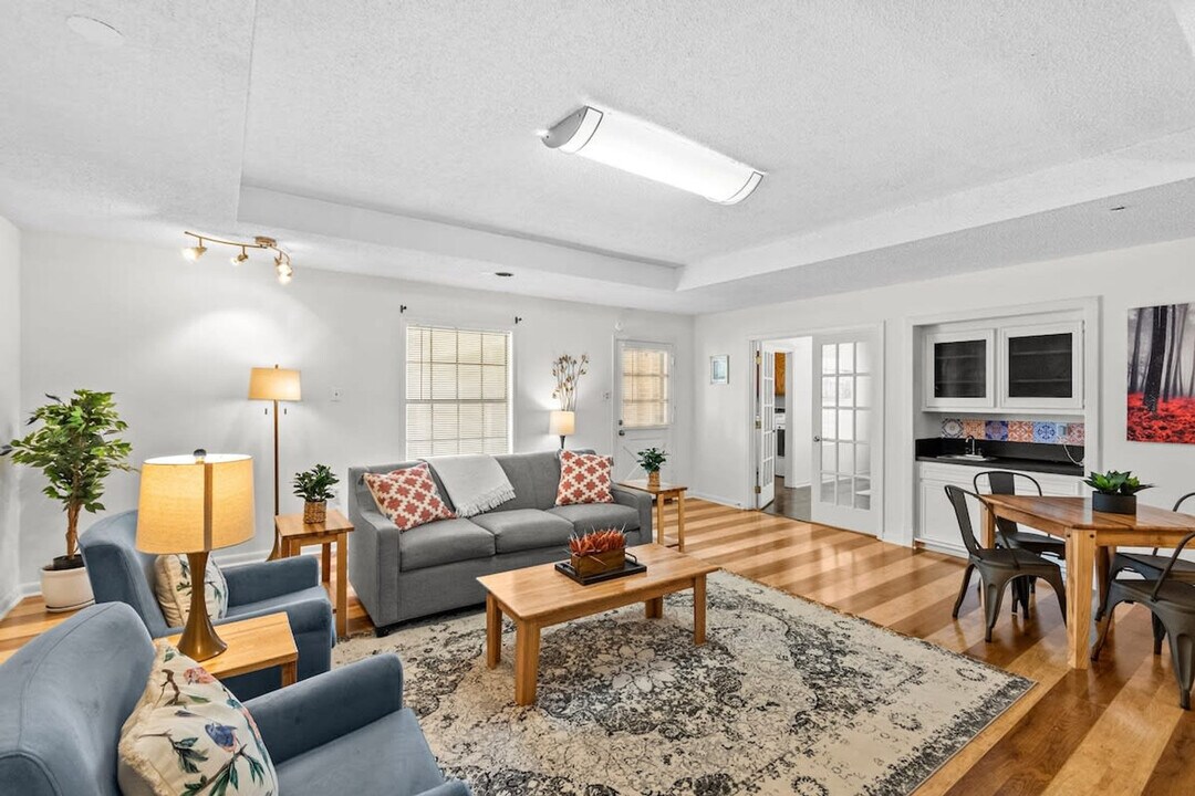 12336 Perkins Rd in Baton Rouge, LA - Building Photo