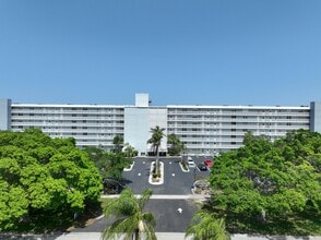 5700 NW 2nd Ave in Boca Raton, FL - Building Photo - Building Photo