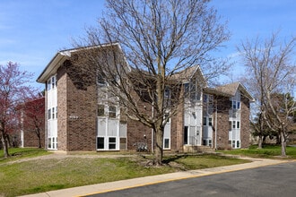 Hickory Manor in Waukegan, IL - Building Photo - Building Photo