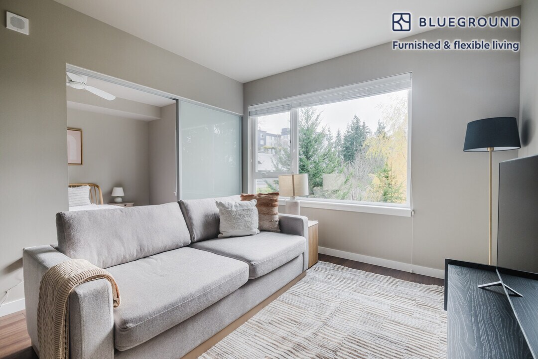 2690 152nd Ave NE in Redmond, WA - Building Photo