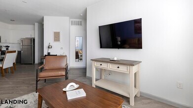 1001 S Center St in Arlington, TX - Building Photo - Building Photo