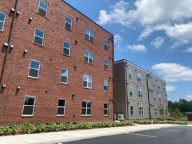 Saratoga Place in Suffolk, VA - Building Photo