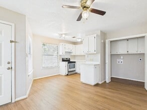 298 Friendship Ln in Fredericksburg, TX - Building Photo - Building Photo