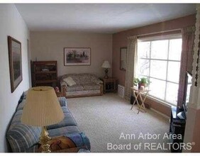 7425 Ann Arbor St in Dexter, MI - Building Photo - Building Photo